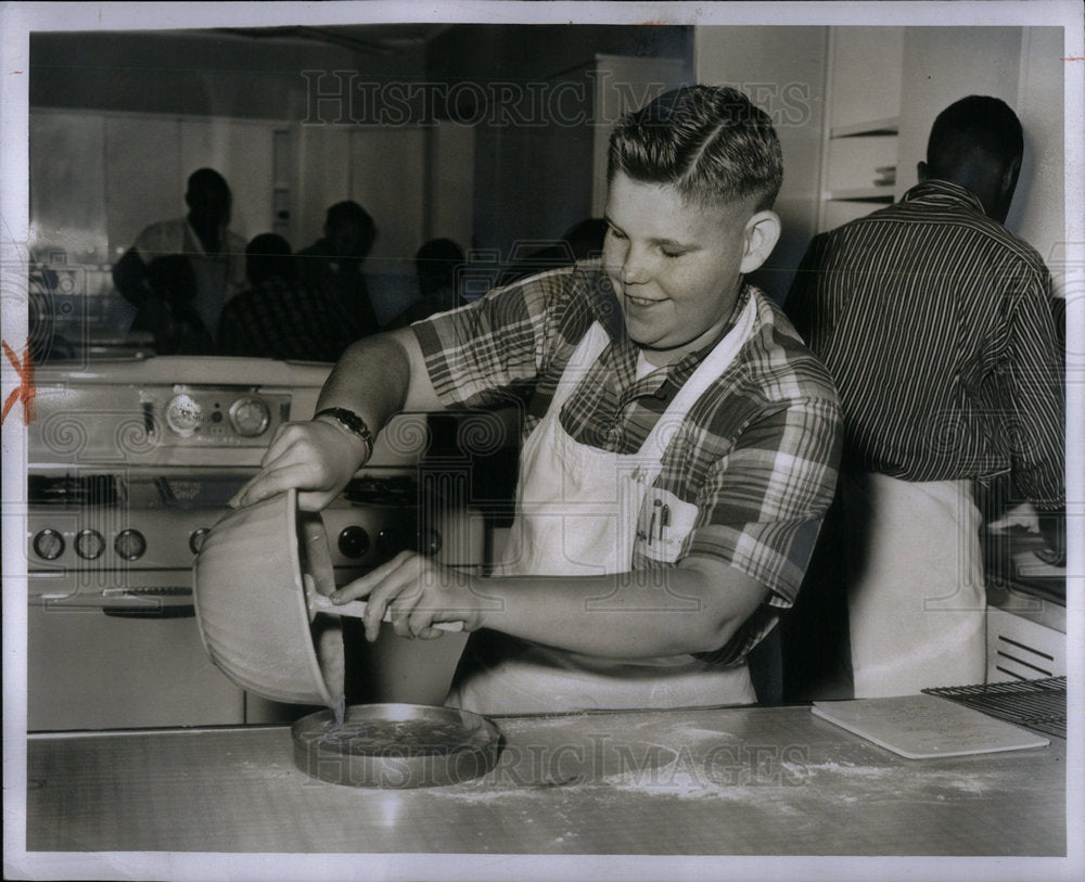 1956 Children doing baking works. - Historic Images