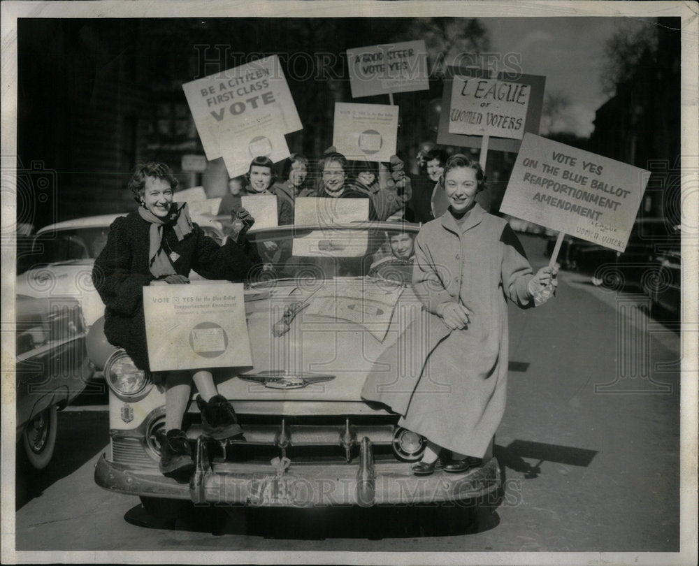 1954 Illinois League women Voters parade - Historic Images