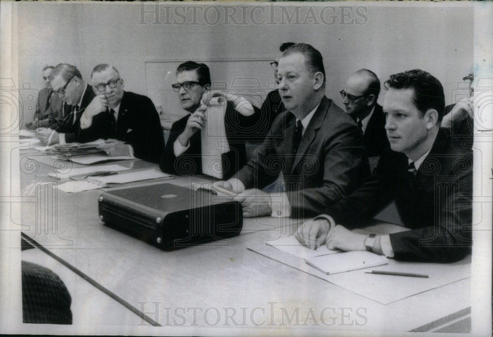 1966 Electron Board Examine Michael Persons - Historic Images