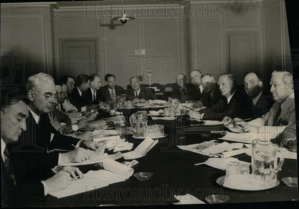 Member resolution committee Work men - Historic Images