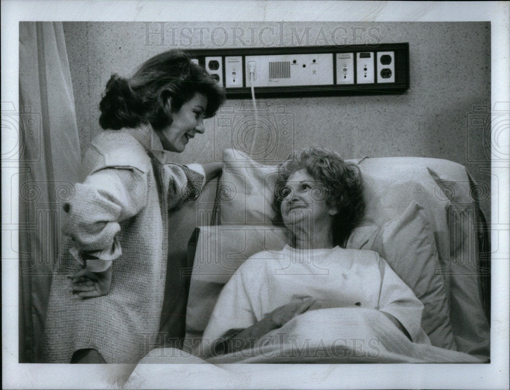 1982 Molly Patty Duke Astin Billie Hospital - Historic Images