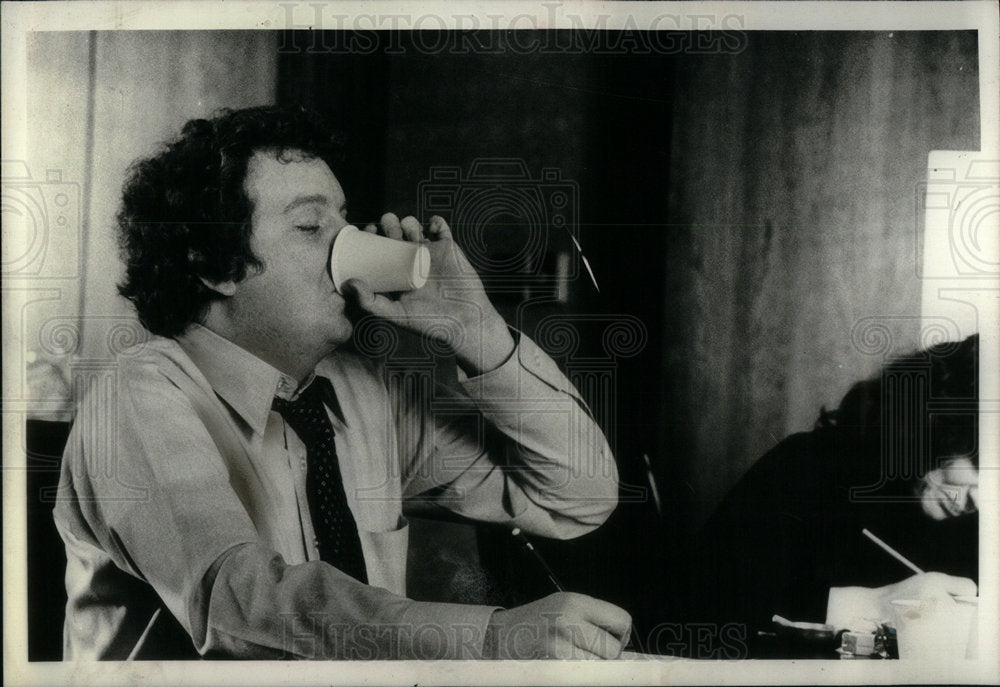 1979 Jeff Bredenberg beer drinker testing - Historic Images