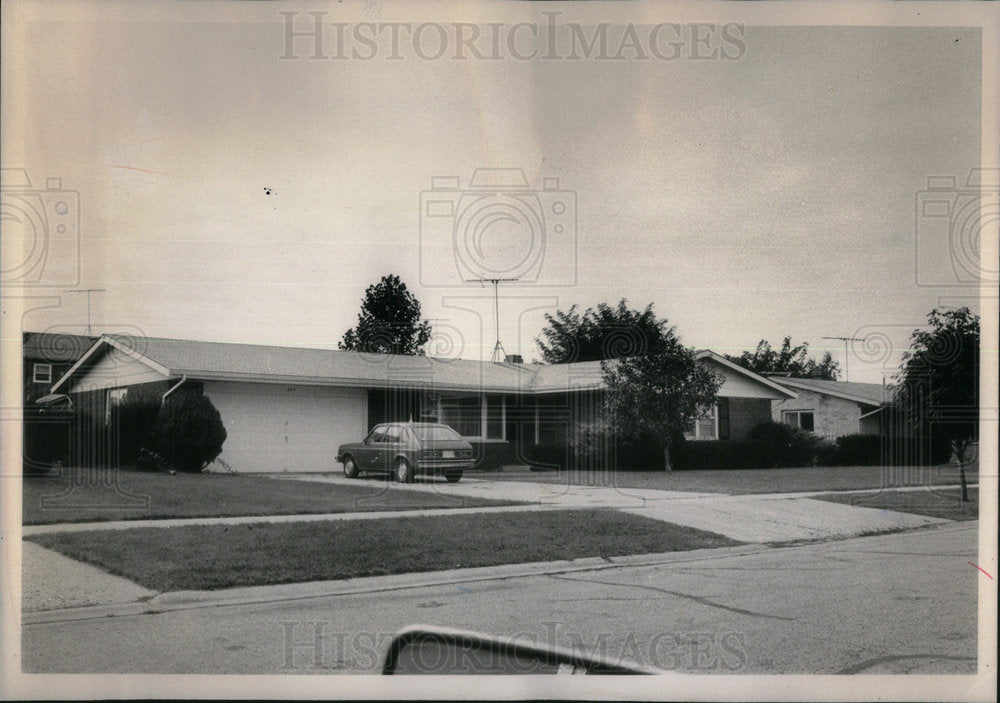 1980 Press PhotoAbove house sold due to tax delinquency - Historic Images