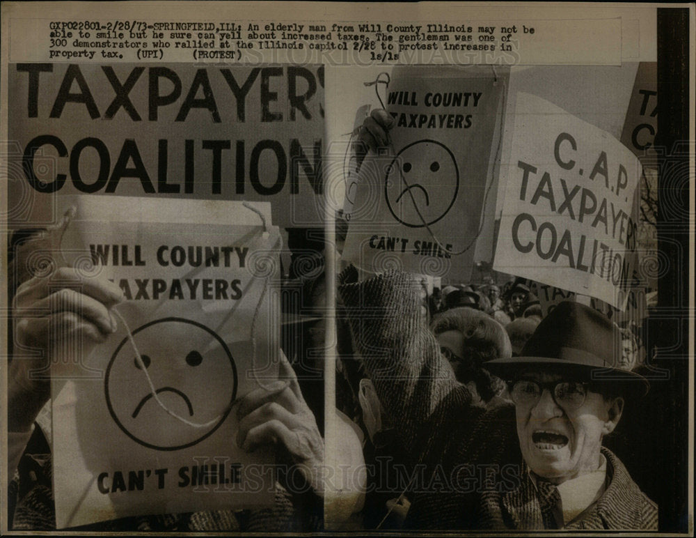 1973 Elderly Man Will County Protests Taxes - Historic Images