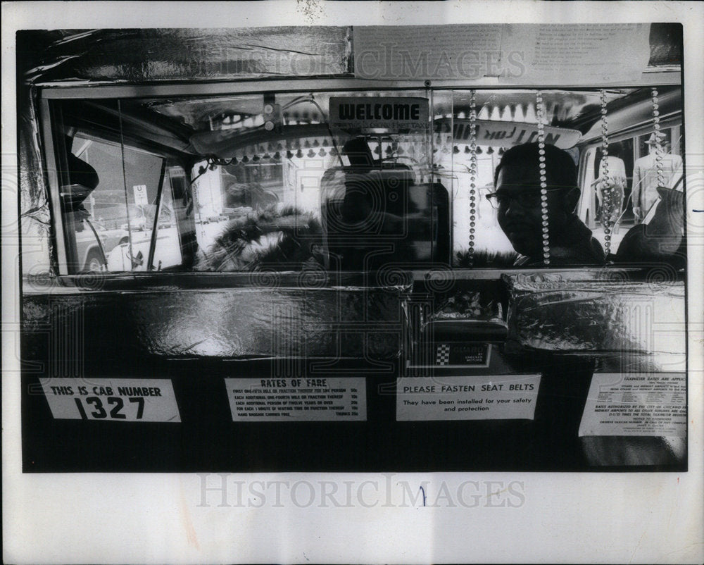 1974 Press Photo Chicago&#39;s Finest Taxi - Historic Images