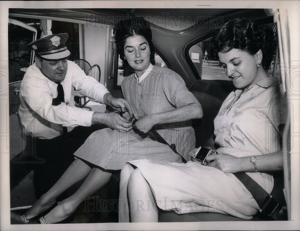 1964 Chicago cab company seat belt reaction - Historic Images