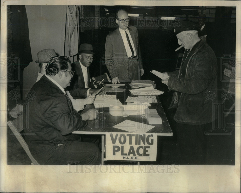 1965 Cabbie Morris Greenberg casts ballot - Historic Images