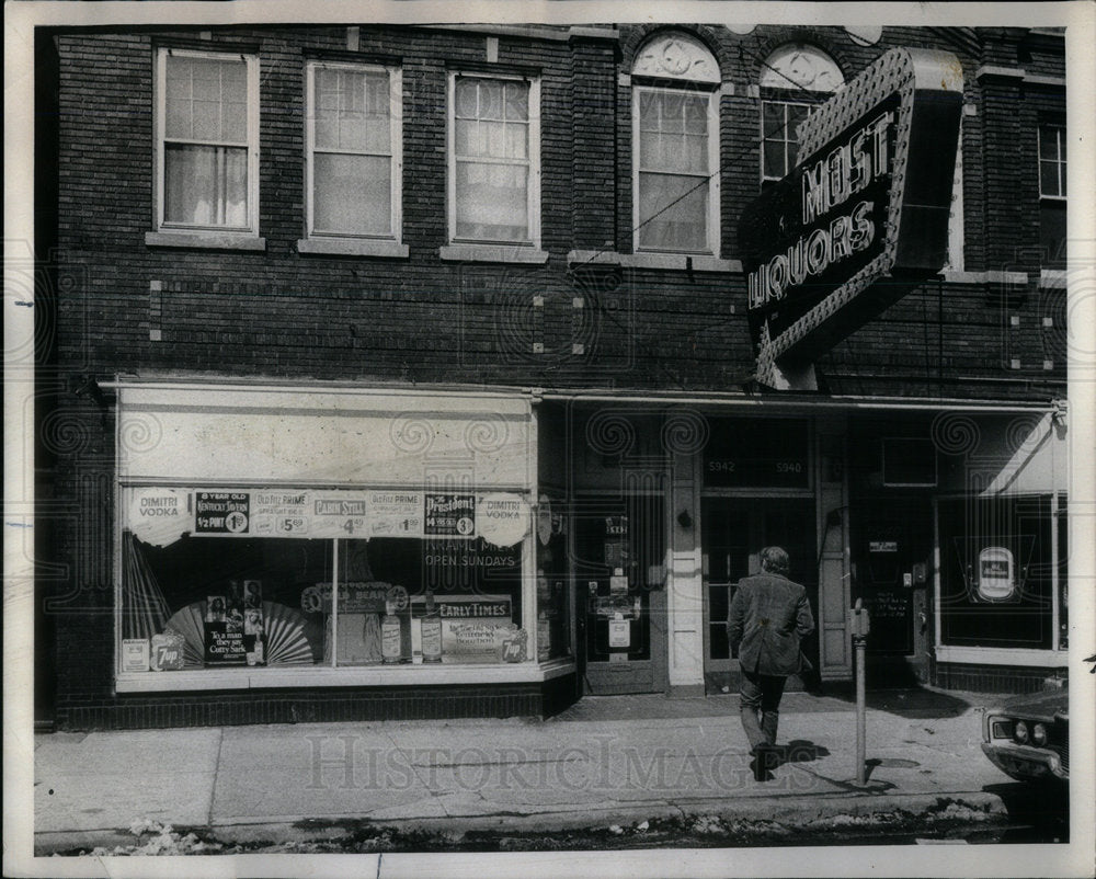 1972 Chicago Oak Liquors. - Historic Images