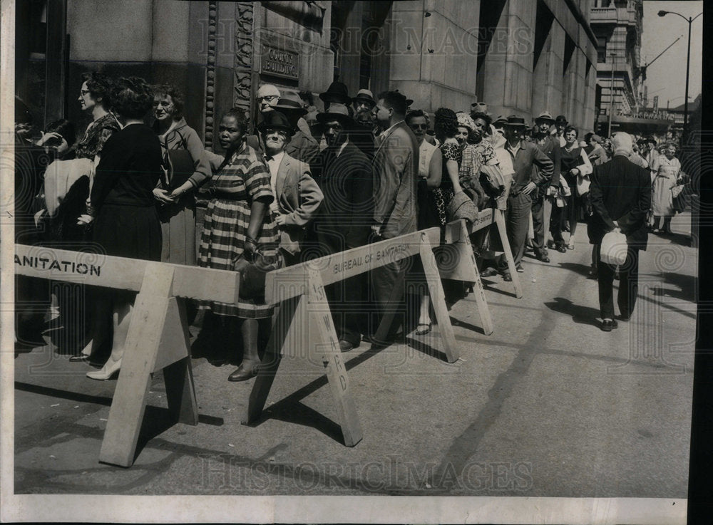 1962 Clark street real estate taxes crowd - Historic Images