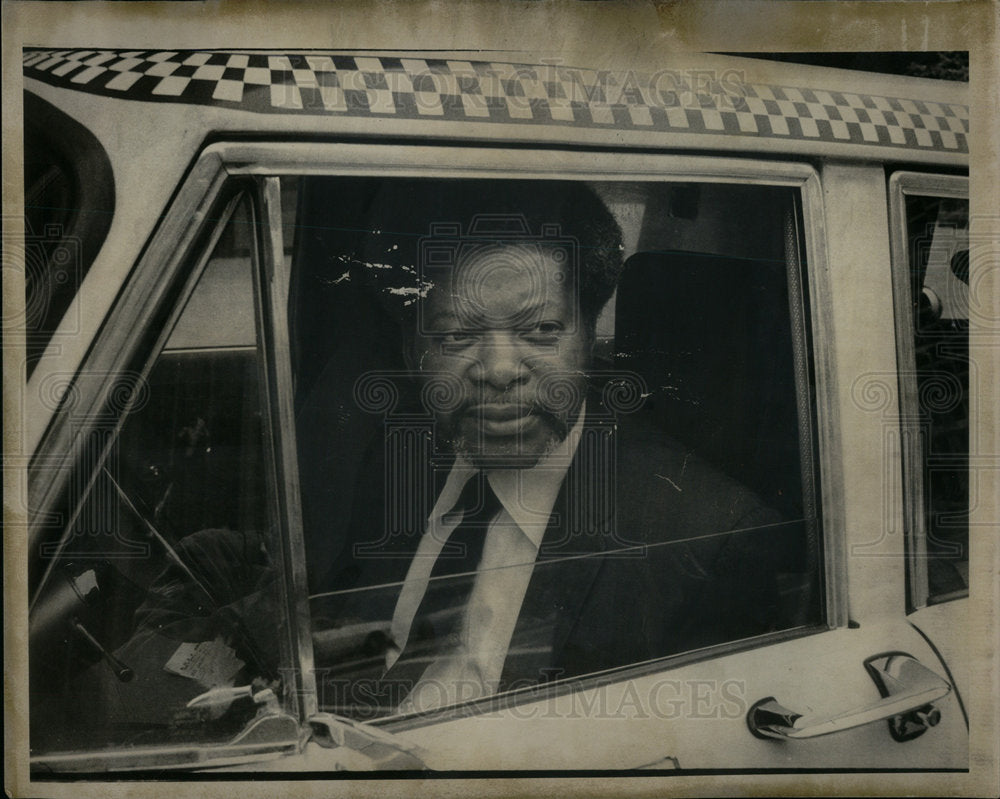 1976 Cabbie Isiah West Taxiu Driver Street - Historic Images