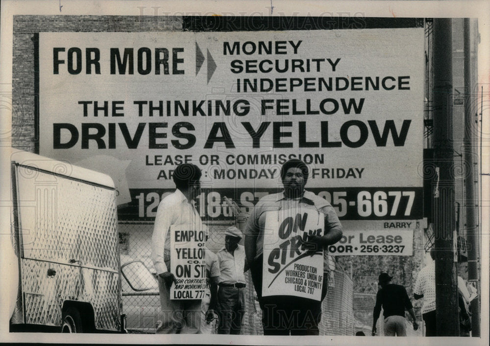 1981 Striking cabdrivers picket Yellow cost - Historic Images