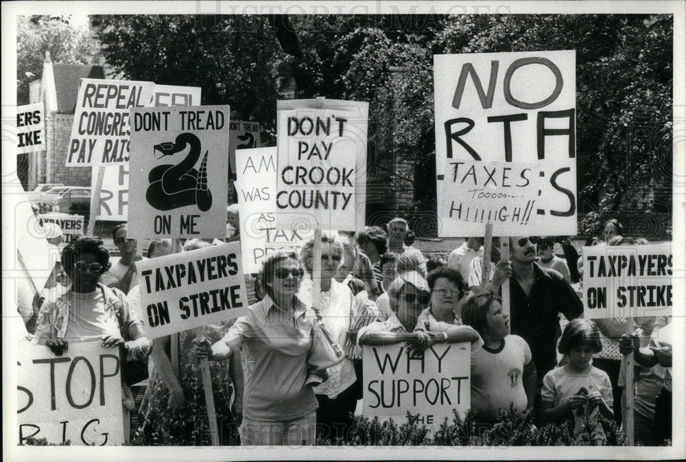 1977 City Hall Evanston James Tobin group - Historic Images