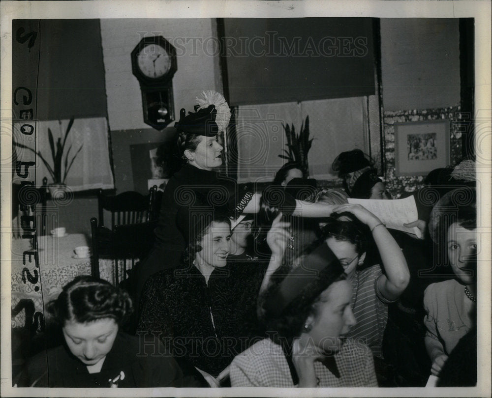 1947 Mrs. Leonard Sobel Distributes Recipes-Historic Images