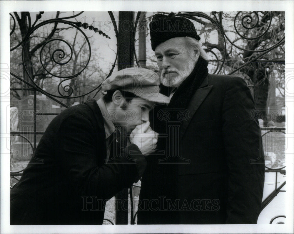 1996 Isac Bashevis singer Spun Rabbit hat - Historic Images