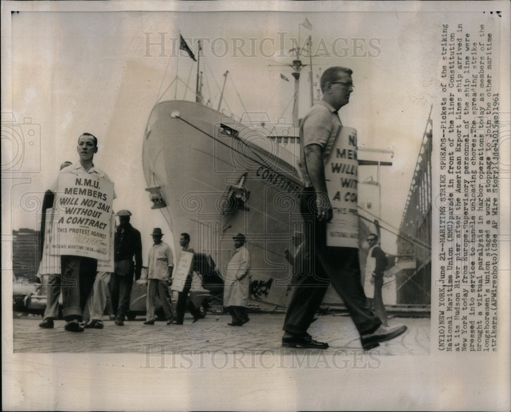 1961 Pickets National Maritime Union Hudson - Historic Images