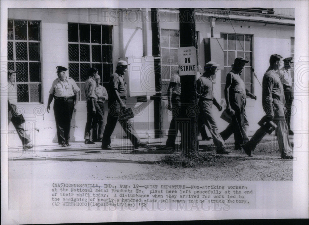 1958 Non-Striking Workers National Metal - Historic Images