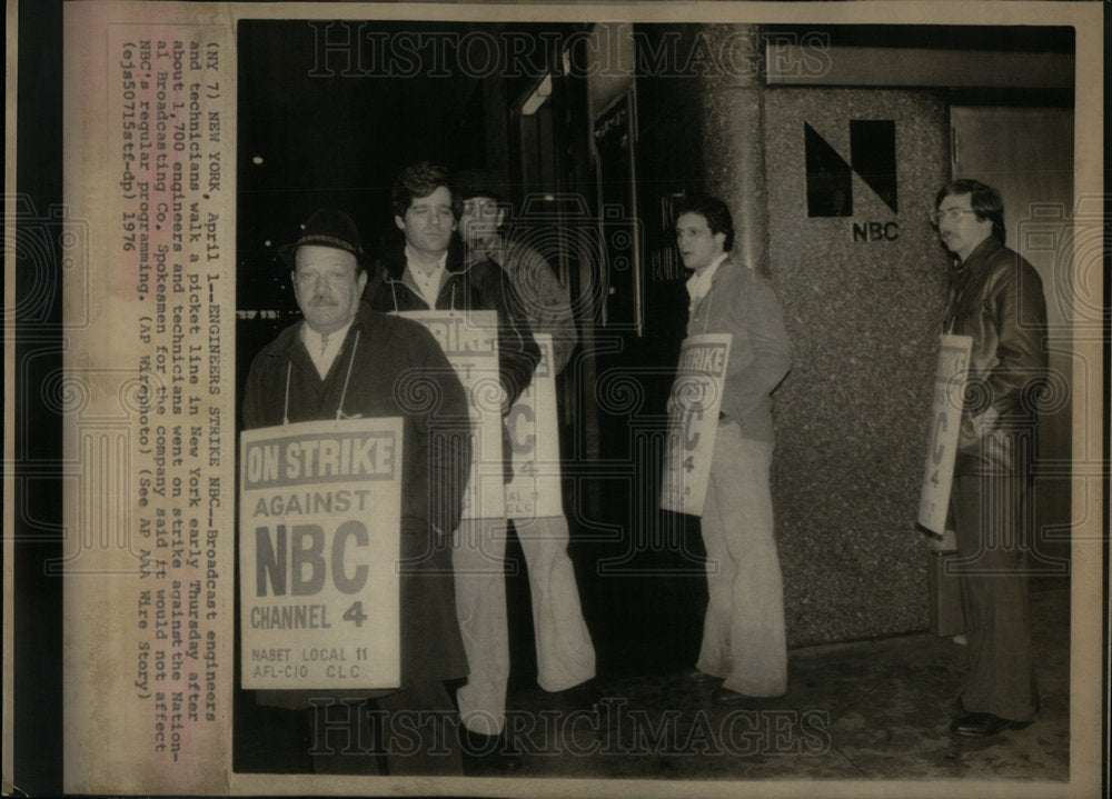 1976 Engineer Strikes NBC New York Picket - Historic Images