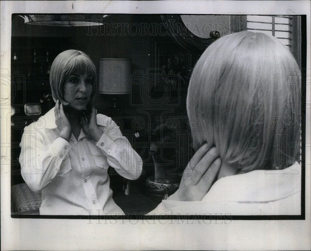 1970 Synthetic Beauty Wigs Fashion - Historic Images