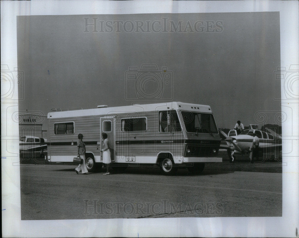 1976 Recreational Vehicle Motor Home - Historic Images