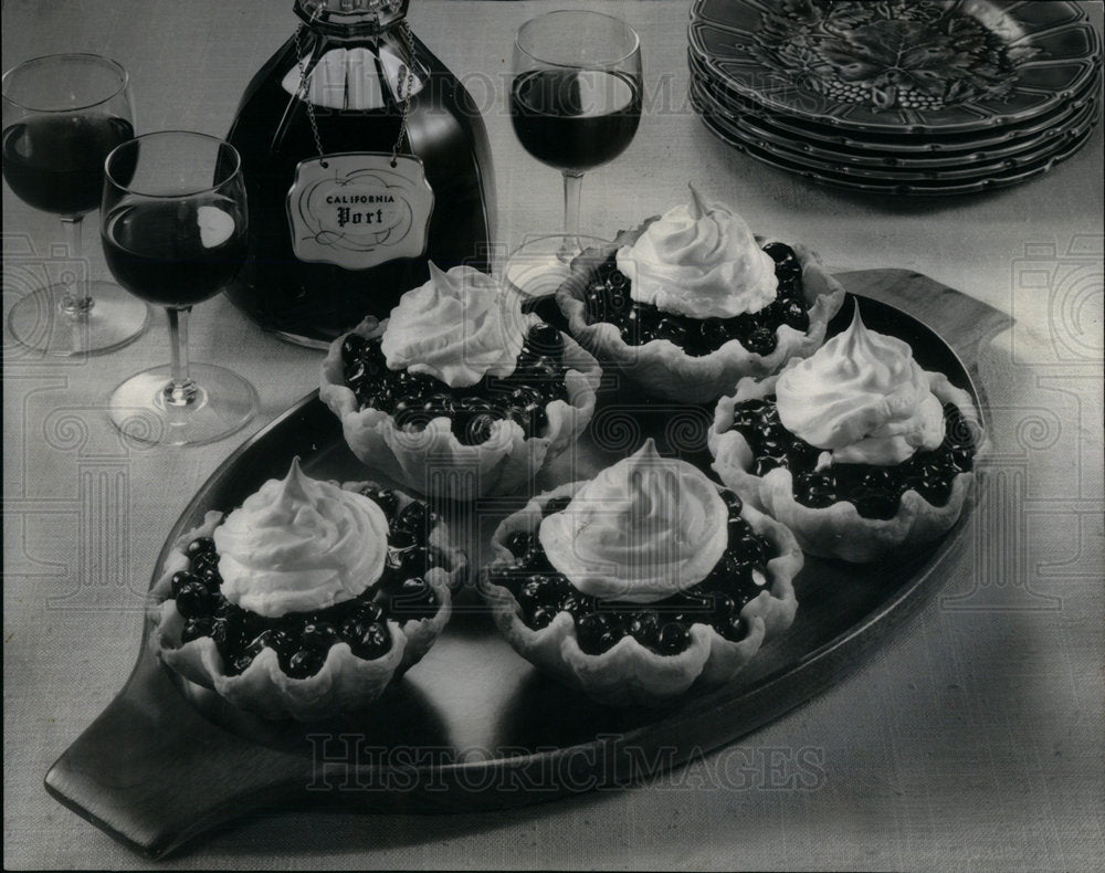 1966 Blueberry Tarts - Historic Images