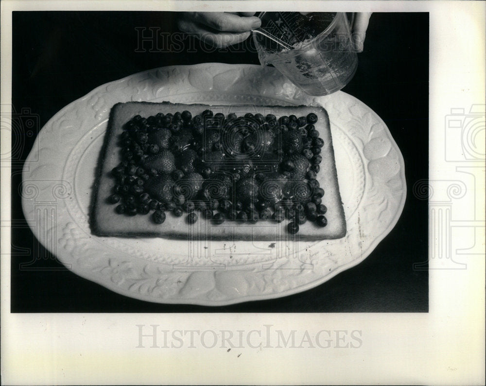 1987 German Fruit Tart Well Displayed - Historic Images