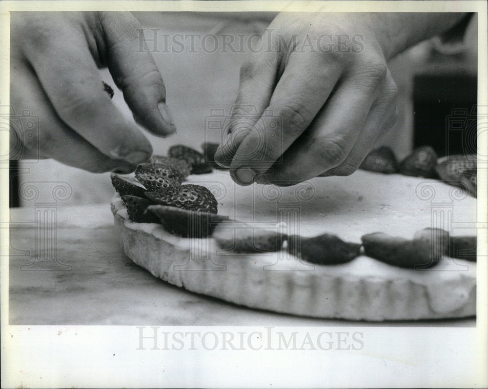 1982 Cook Arranging Strawberry Slices Tart - Historic Images