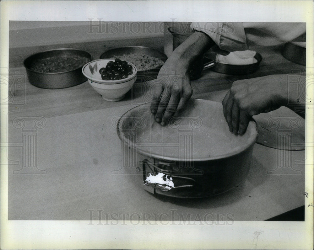 1983 Pastry Chef Ann Gaynor Pats Deep Pan - Historic Images