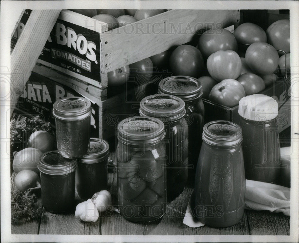 1983 Canned Tomatoes Sauce Displayed - Historic Images