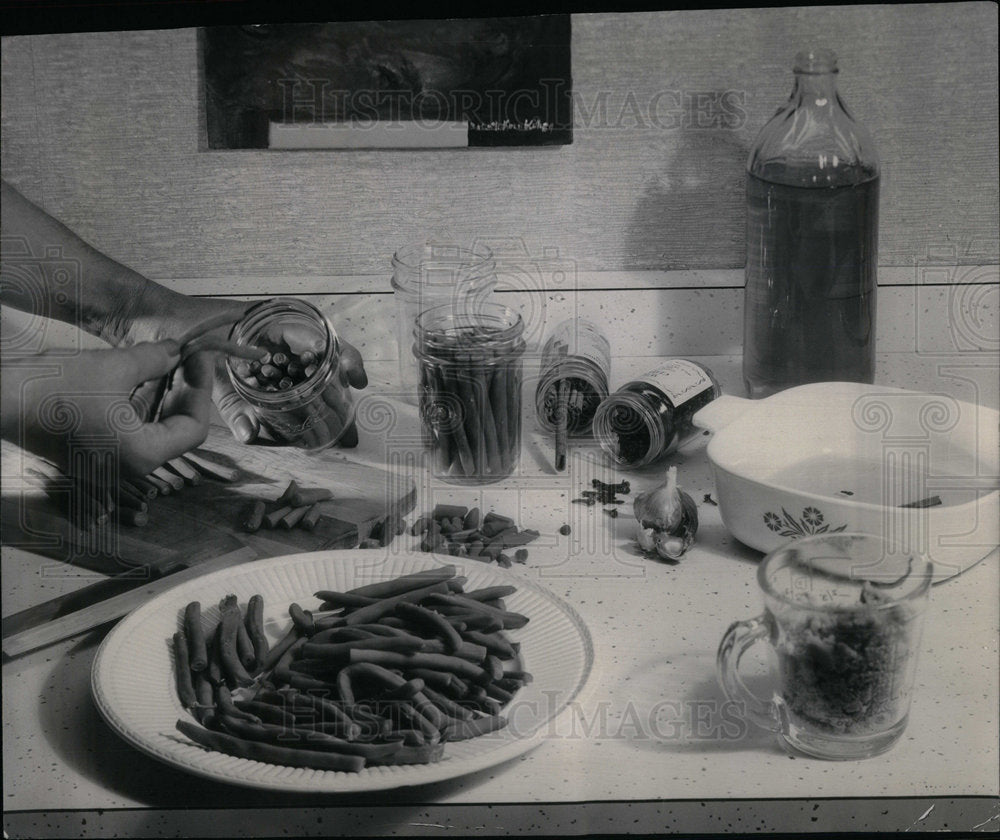 1963 Green beans fine pickles make eat hand - Historic Images