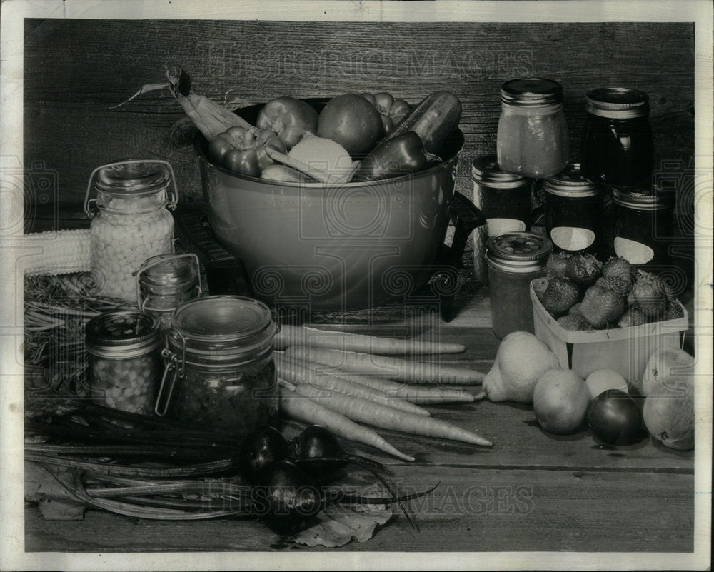 1974 canning old fashion technique popular - Historic Images