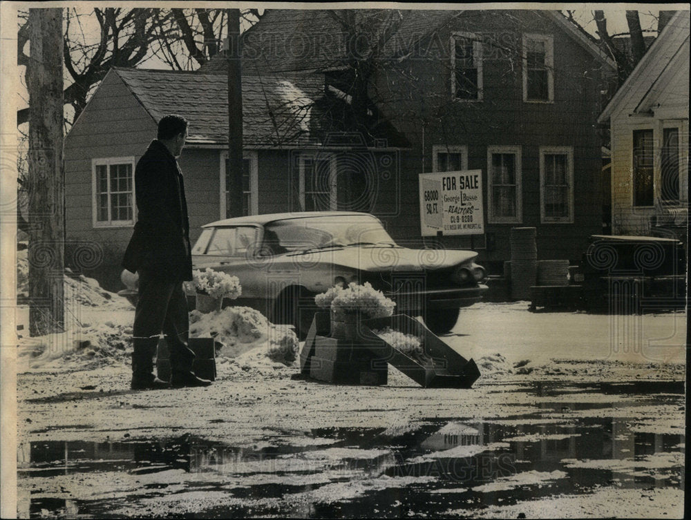 1965 Flower Vendor On Street Melting Snow - Historic Images