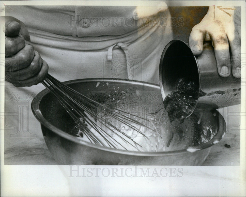 1982 Strawberry Tarts Baking Food Chicago - Historic Images