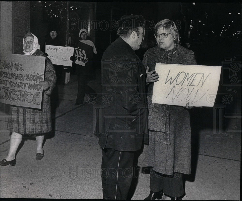 1970 Bar Association Christmas Spirit - Historic Images