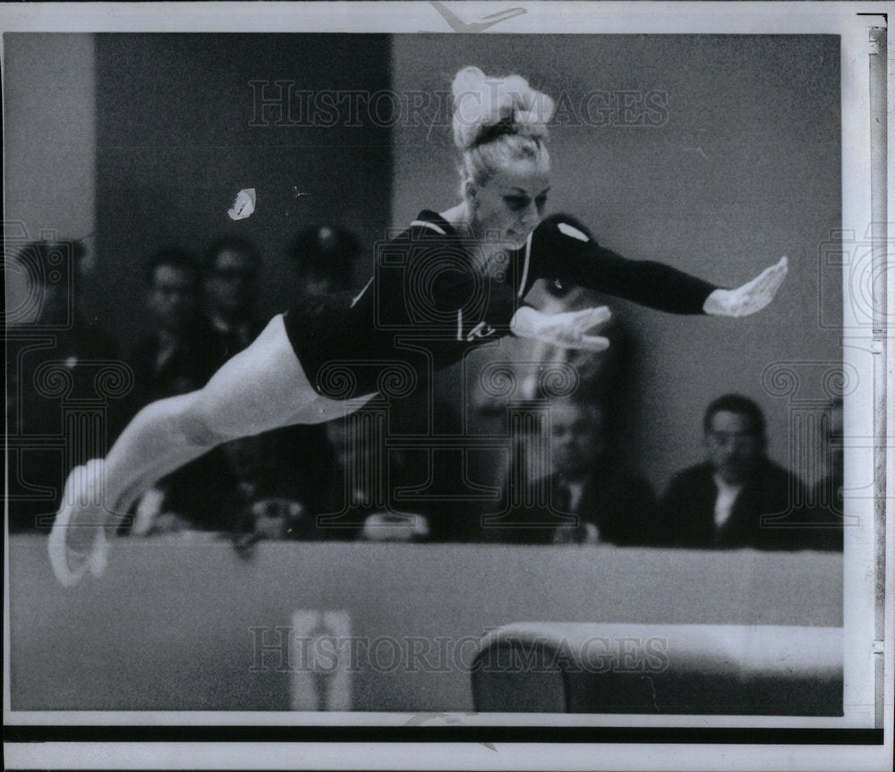 1968 Gymnast Odlozel Balance Beam Dismount - Historic Images