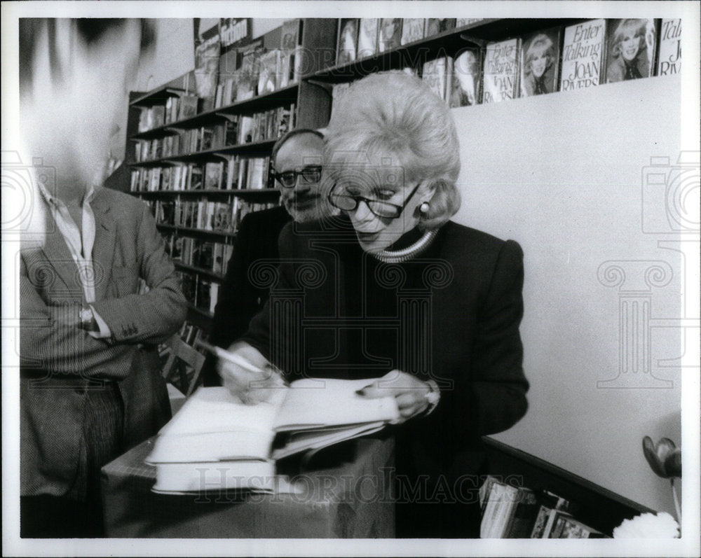 1987 Joan River Book Browse Store West - Historic Images