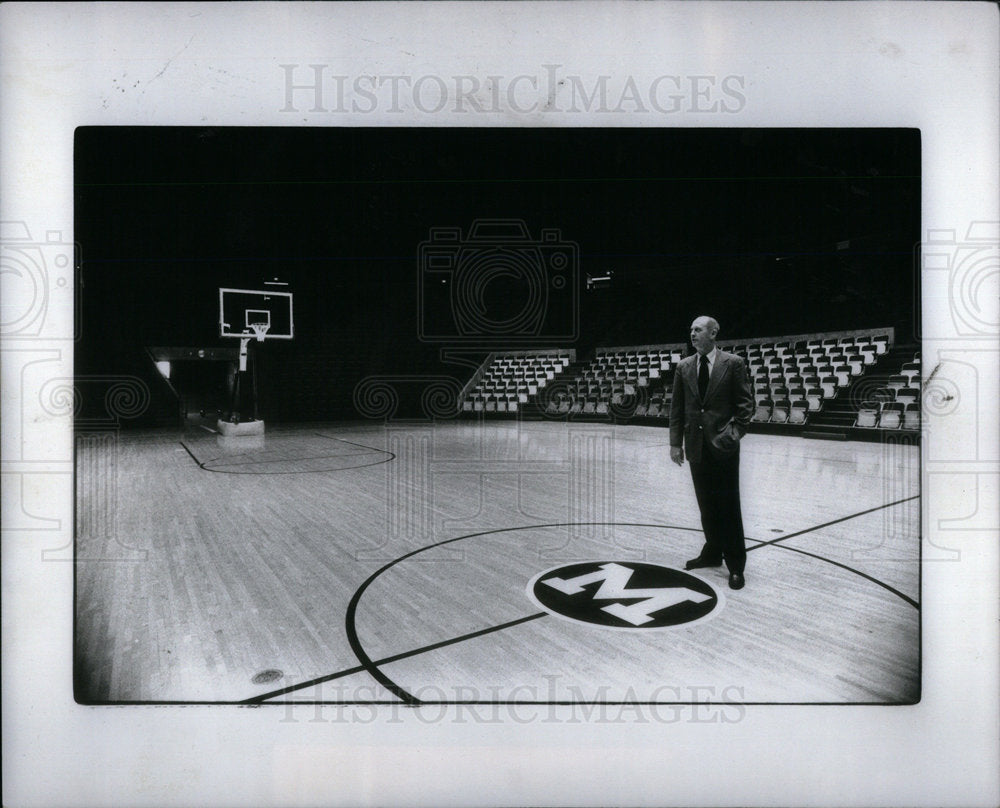 1979 Johnny Orr Coach - Historic Images