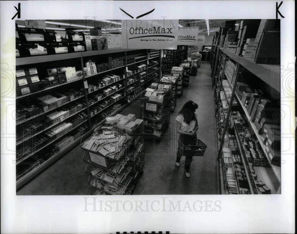 1989 Debbie Golding shopping at OfficeMax - Historic Images