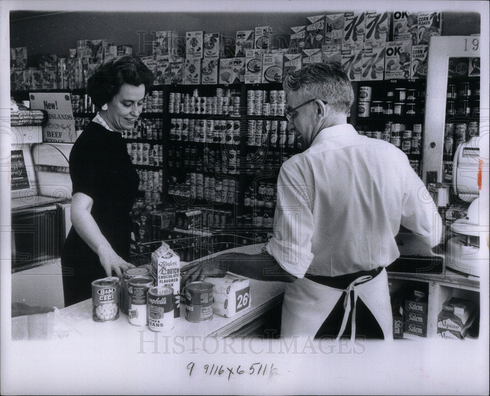 1962 Ed Horner Clerk Draccas Butcher Shop - Historic Images