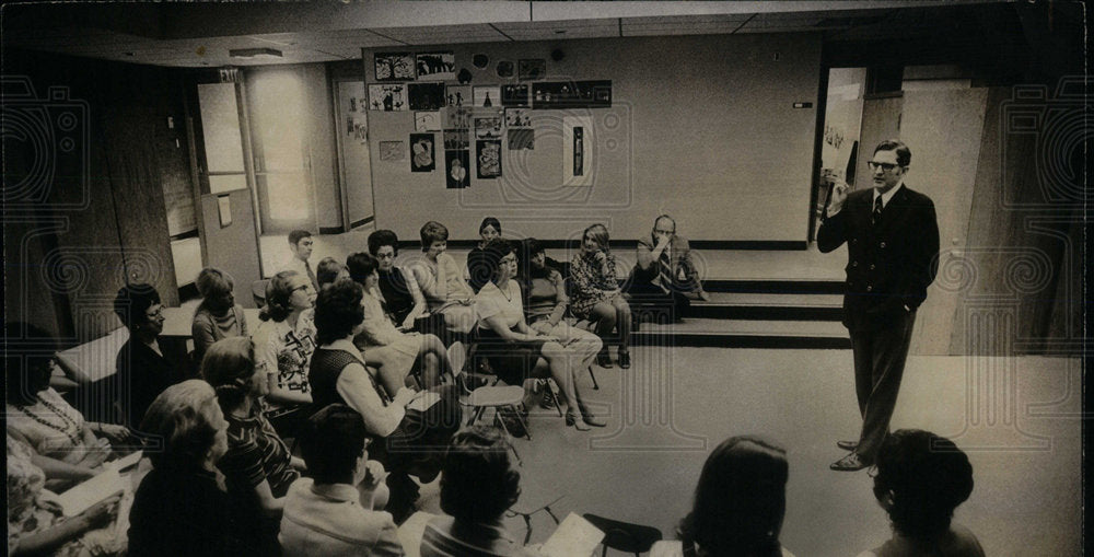 1972 Dr Urban Leavitt Leads Teacher Meeting - Historic Images