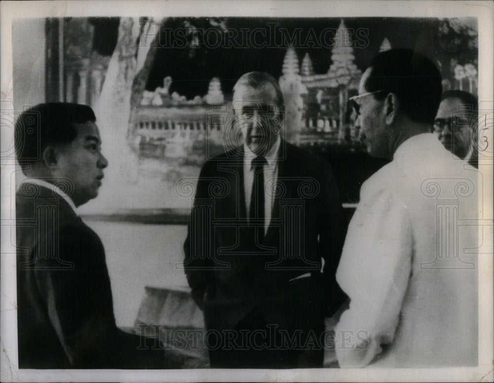 1968 Chester Bowles Cambodia Prince discuss - Historic Images