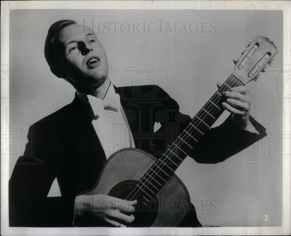 1960 Folk Singer Richard Dyer-Bennet - Historic Images