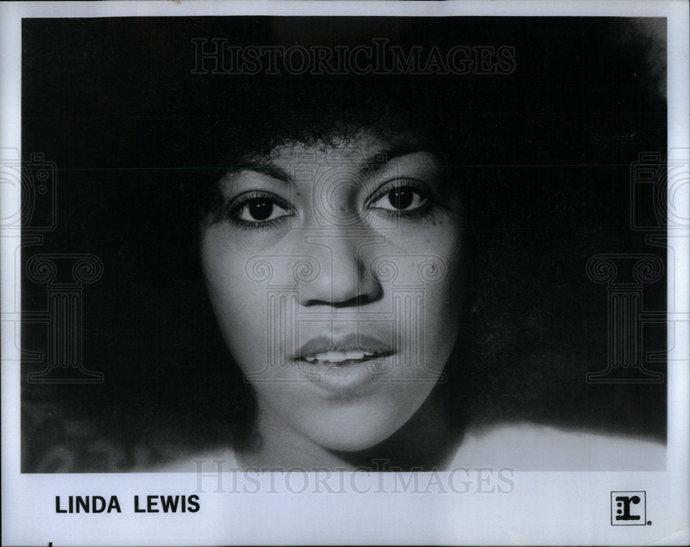 1974 Linda Lewis Singer Songwriter English - Historic Images