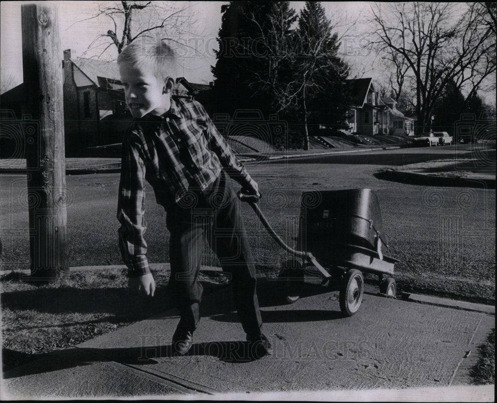 1967 Jimmie Halpin Pulling Baritone Horn - Historic Images