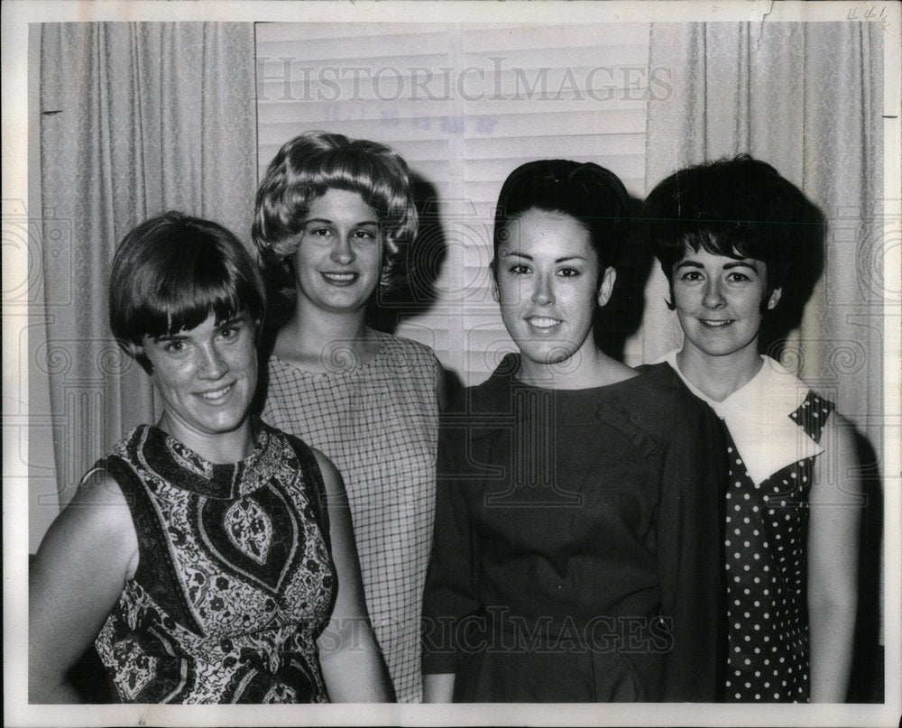 1968 Military Wives Officers - Historic Images