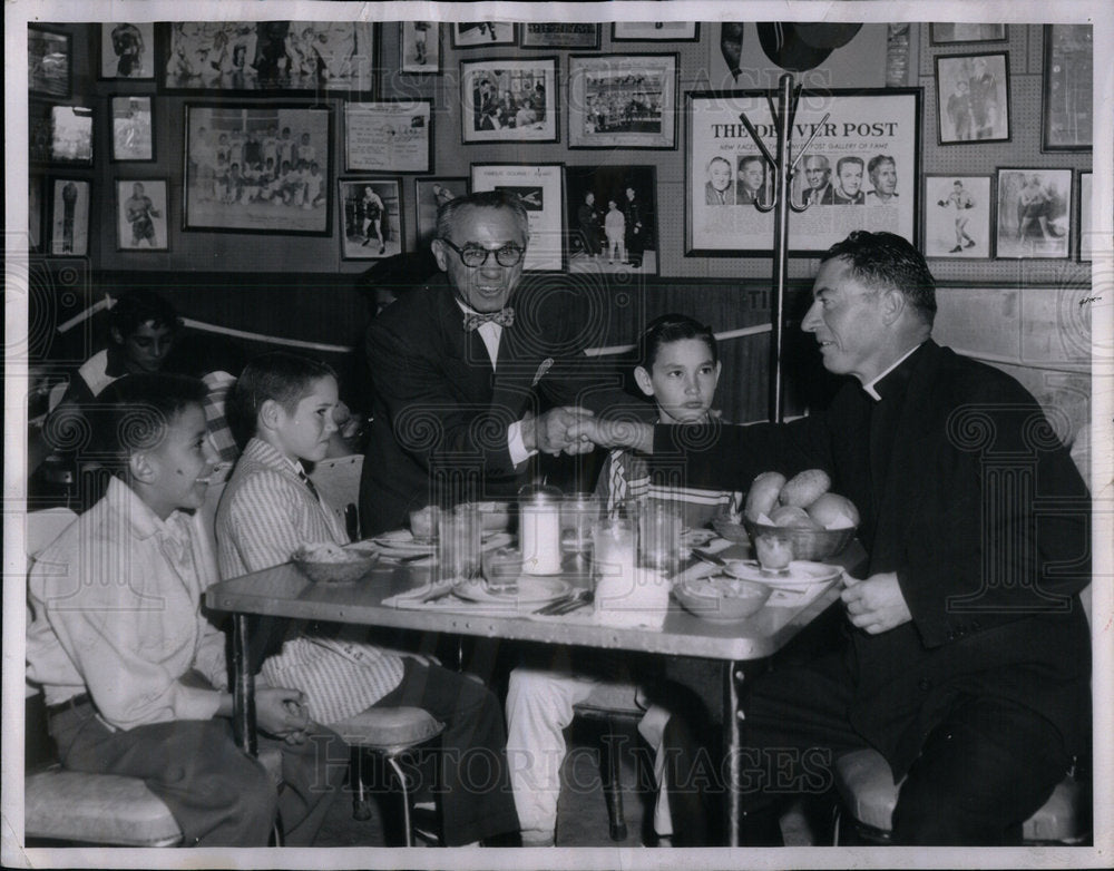 1958 boxer Joe Awful Coffee with kids - Historic Images