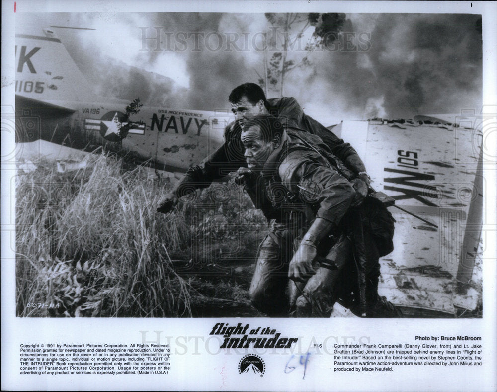 1991 Danny Glover Brad Johnson star Flight - Historic Images