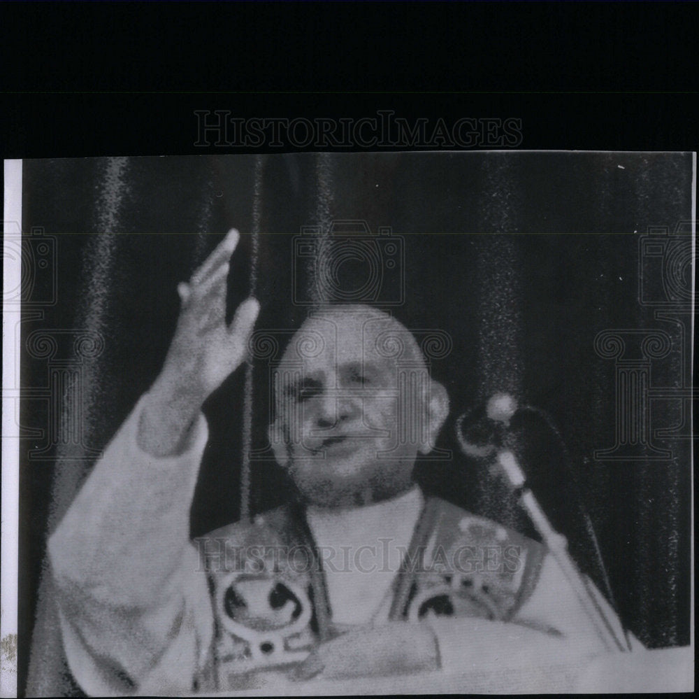 1963 Pope John XXIII Blesses Crowd - Historic Images