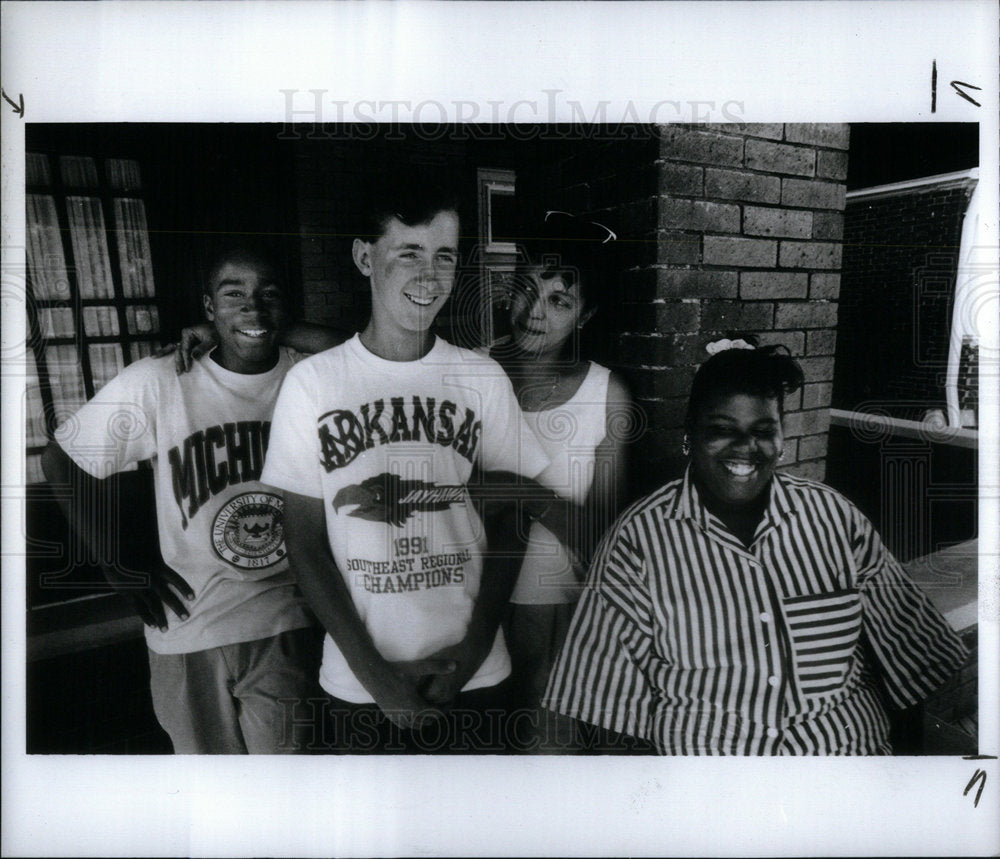 1991 Volunteer Service For Runaway Youth - Historic Images