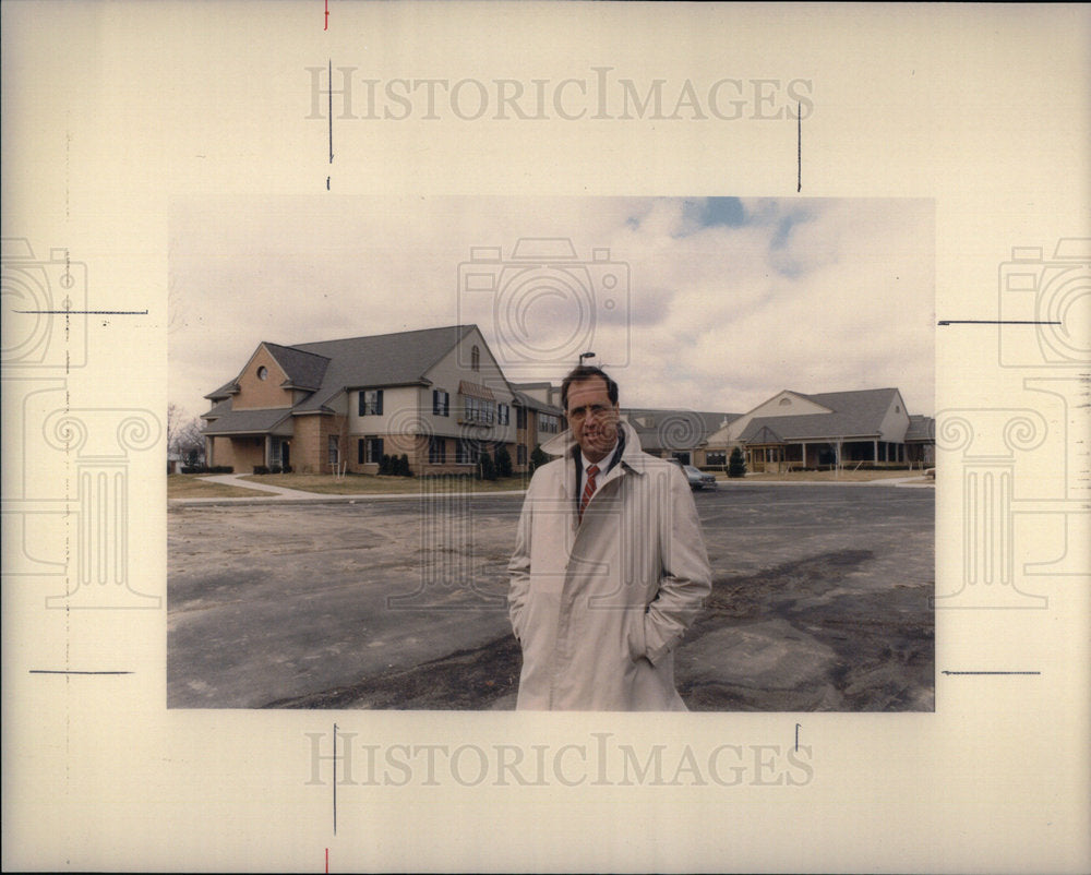 1988 Bob Gillette Developer Staff House - Historic Images