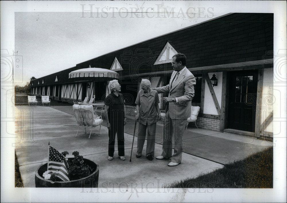 1984 Robert Gillette inventor Doris Beckett - Historic Images